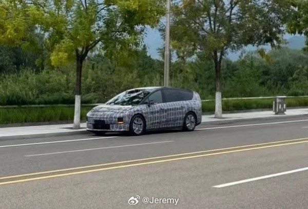 理想M9纯电SUV最新谍照曝光 网友:还是MPV既视感 理想M9纯电SUV最新谍照曝光 网友:还是MPV既视感