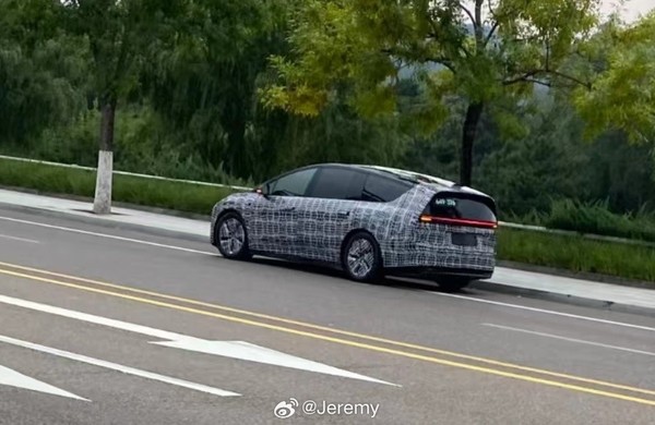 疑似理想M9谍照 理想M9纯电SUV最新谍照曝光 网友:还是MPV既视感