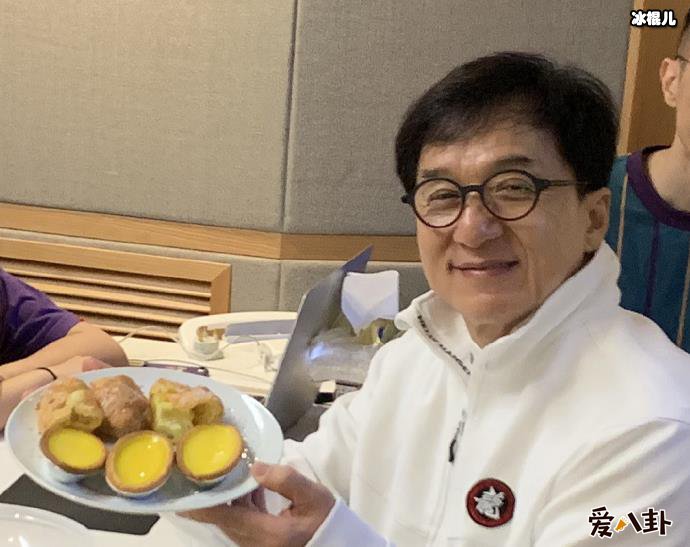 成龙右耳失聪是真的吗? 因戏受伤伤情严重起底事情始末