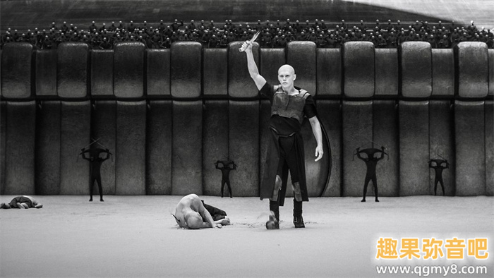 为什么《沙丘:第二部》中羯地主星的竞技场镜头是黑白画面?