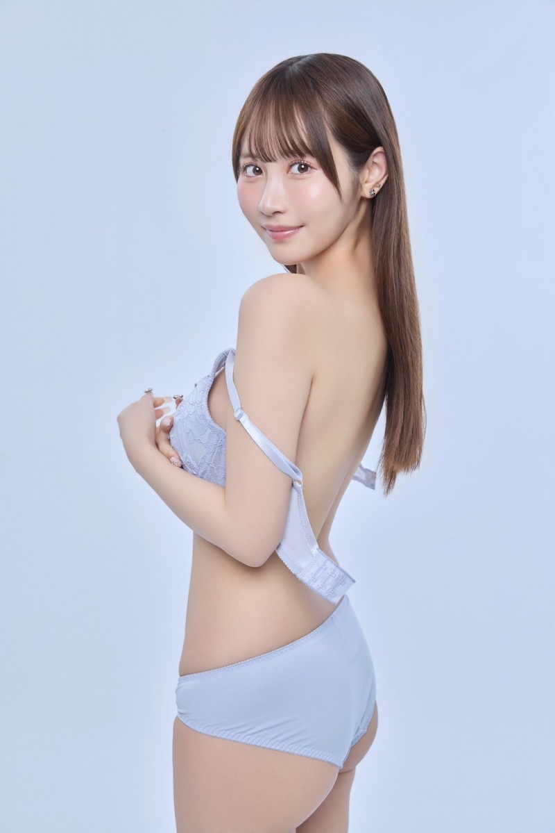 小野六花:曾经有三份Offer摆在我面前,而我选择了AV女优