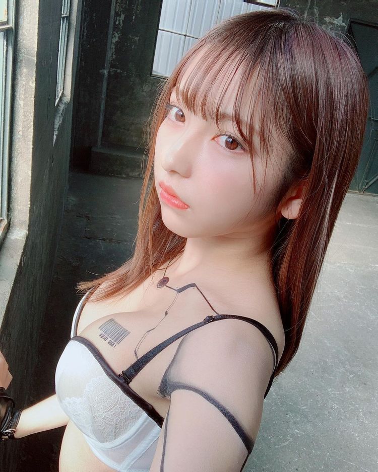 21 岁美少女十味脸蛋超甜萌! 牛年曝光新写真粉嫩造型让人恋爱