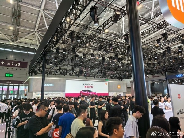 雷军缺席 粤港澳小米汽车展台依旧爆满 YU7又成了? 雷军缺席 粤港澳小米汽车展台依旧爆满 YU7又成了?