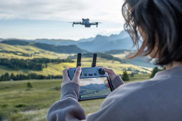 大疆发布DJI Mini 5 Pro一英寸大底全能迷你航拍机