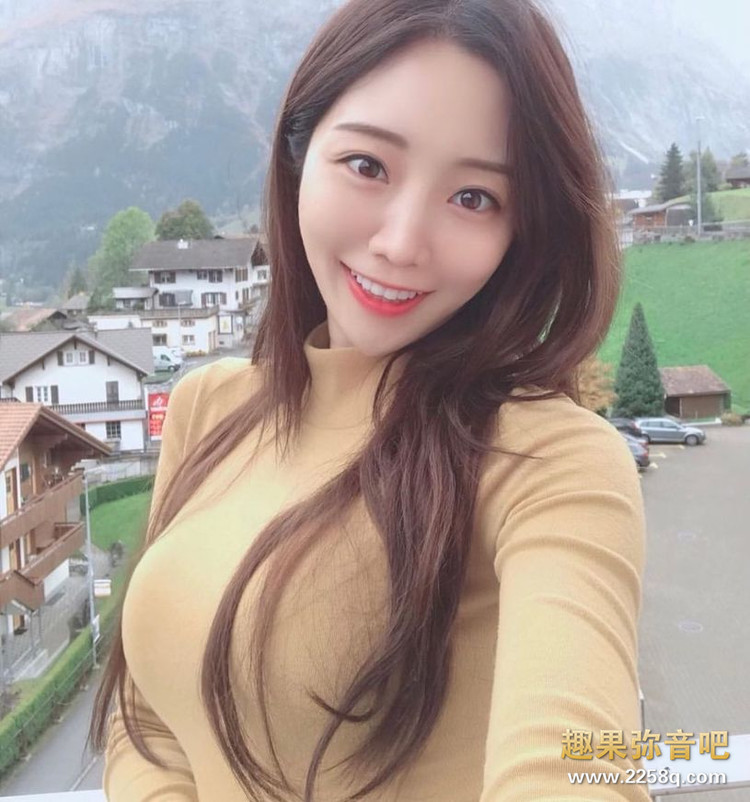 jkforum1624555228.jpg 韩国最凶英文老师! 不科学的浑圆乳量根本真人版娜美!