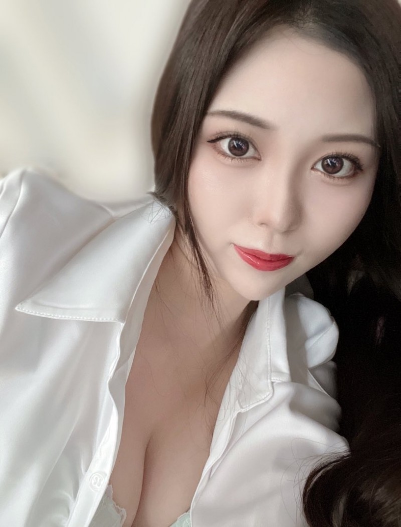 最新推荐!长直发新人《高坂妮娜》精选作品介绍……