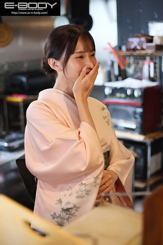 佐野秋穗(EYAN-208)料亭の美人女将!优雅的「佐野秋帆」一上床就成荡妇!
