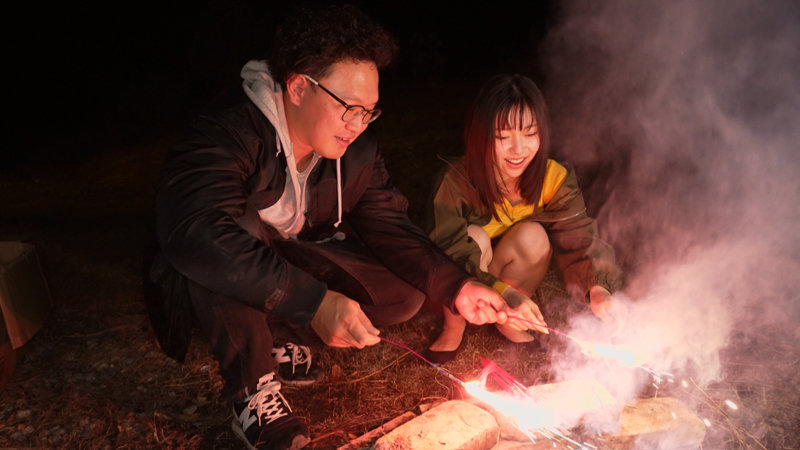 さつき芽衣(沙月芽衣)作品CEMD-318发布!童颜巨乳妹边露营边打炮!性欲强到像吃媚药!