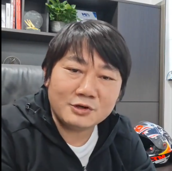 张雪回应力挺余承东 否认抱大腿 自曝拒绝跟华为合作 张雪回应力挺余承东 否认抱大腿 自曝拒绝跟华为合作
