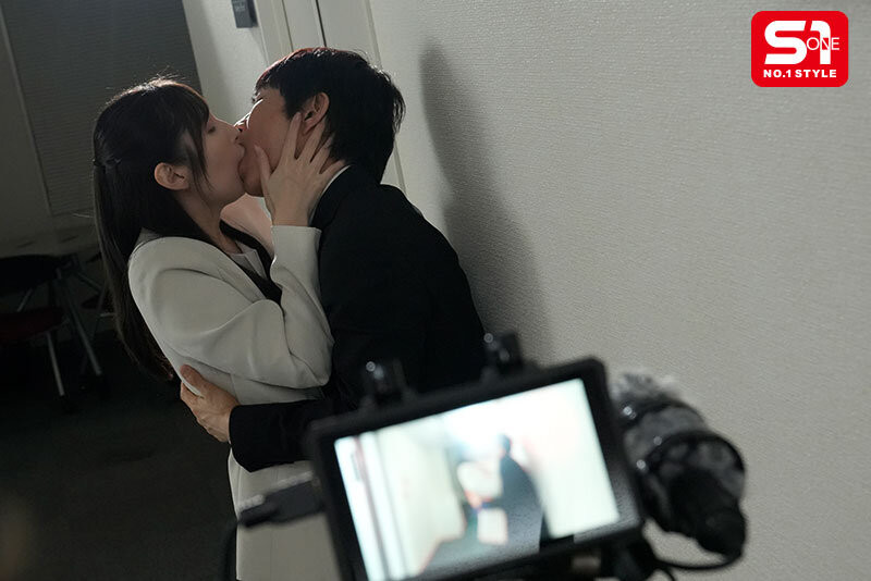 (SNOS-447)三大片商共同挂名!映画女优调教童帝!